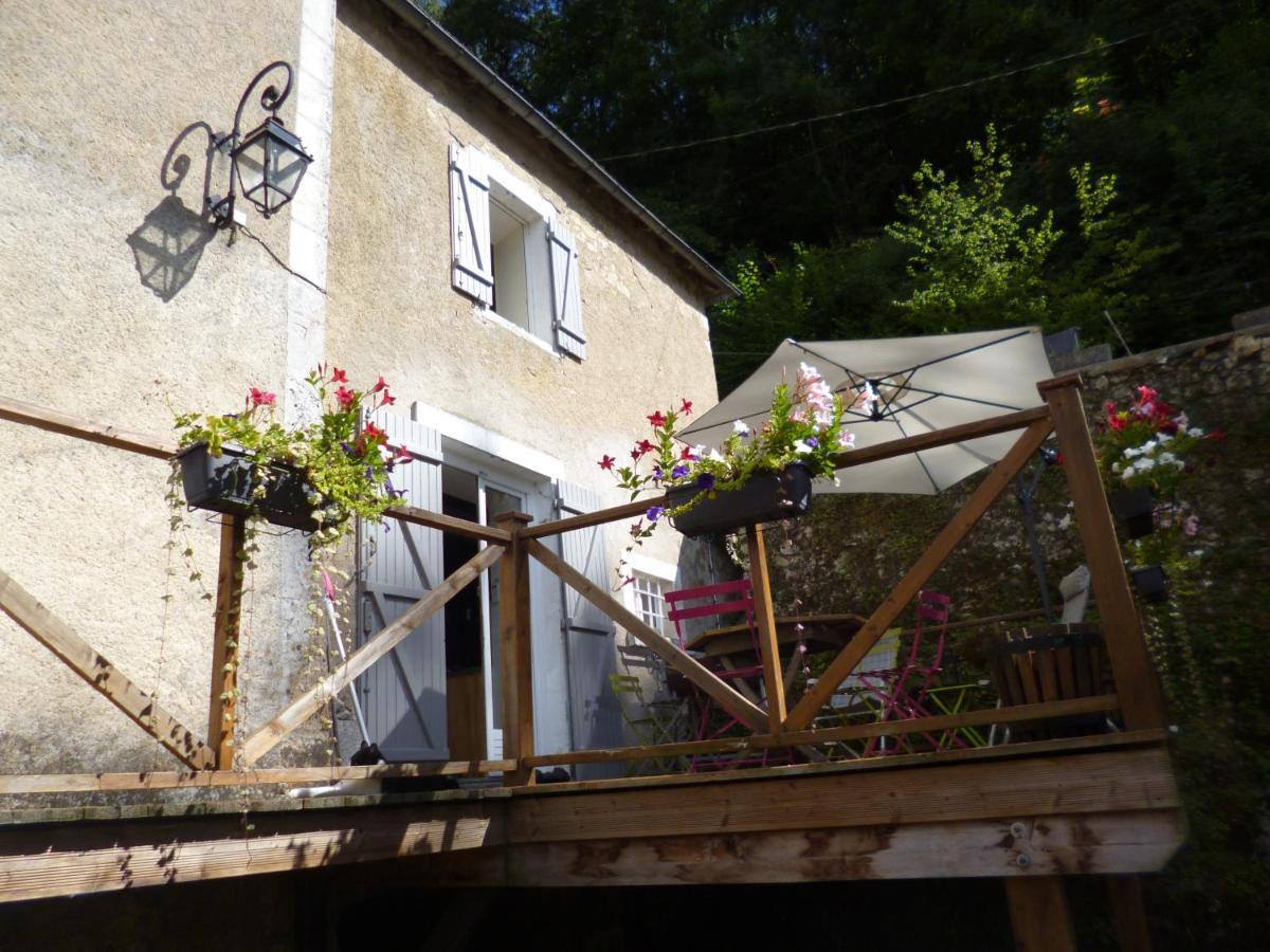 Le Moulin De Cors Acomodação com café da manhã Oulches Exterior foto