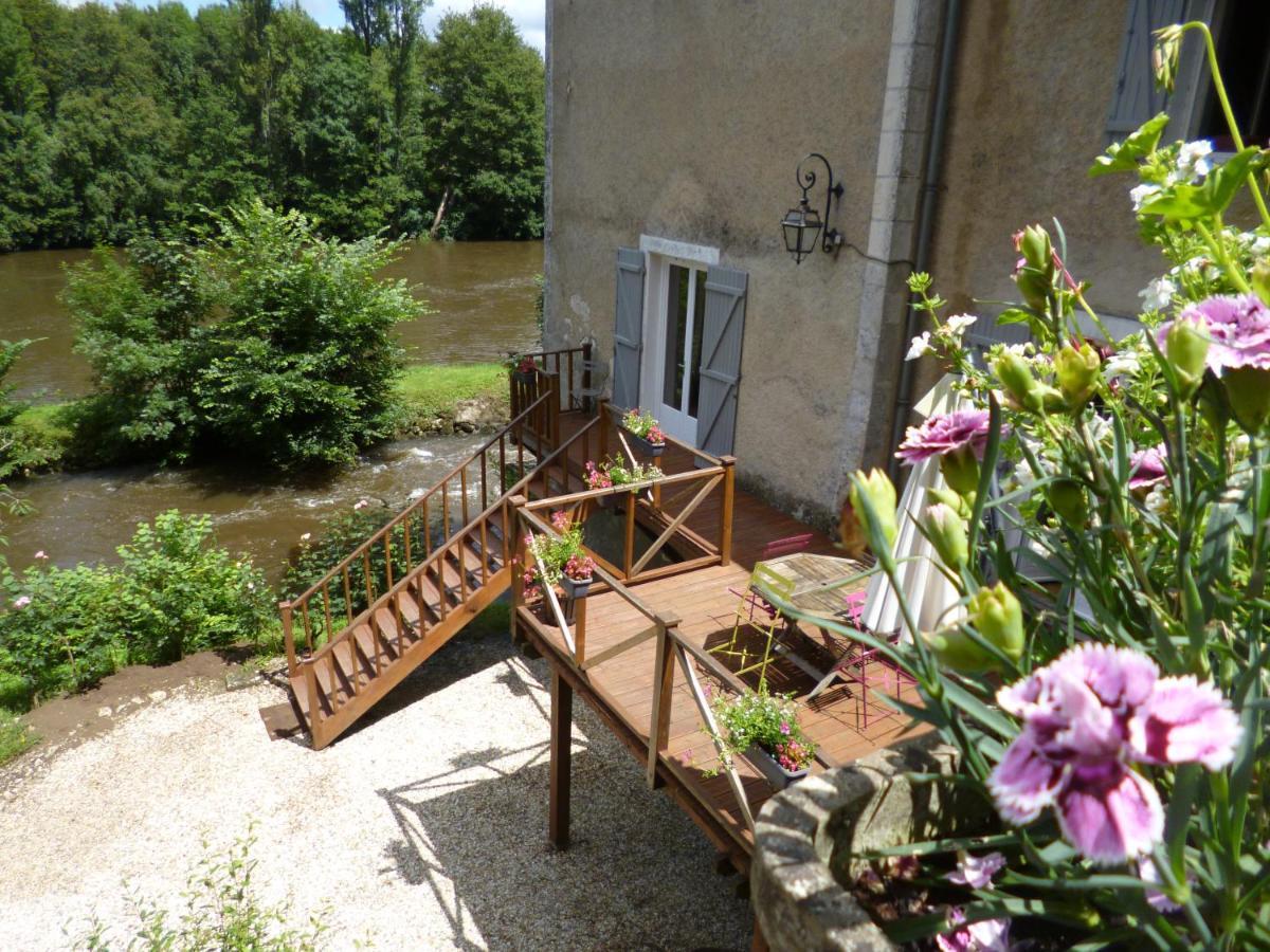 Le Moulin De Cors Acomodação com café da manhã Oulches Exterior foto